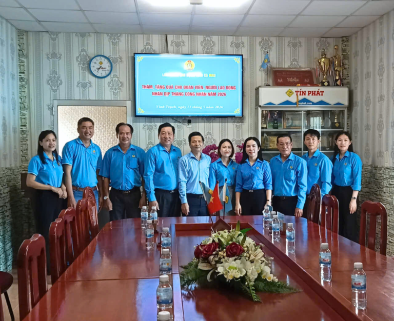 LIÊN ĐOÀN LAO ĐỘNG TỈNH CÀ MAU THĂM HỎI VÀ TRAO QUÀ CHO CÔNG ĐOÀN VIÊN TÍN PHÁT GROUP